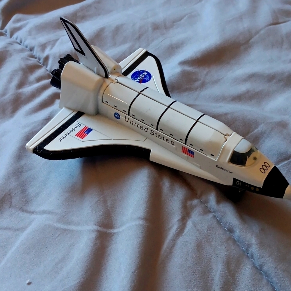 Rocket Endeavor Nasa metallic